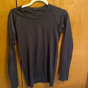 Black Lulu lemon Swiftly Tech long sleeve 2.0 size 6